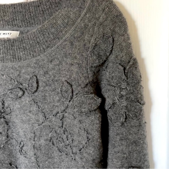 **SOLD** Nine West Flower Patch Gray Wool Embroidered Sweater - Picture 8 of 12